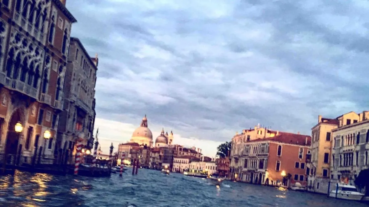 Terrace Apartment Venice - 6Th Floor Red-